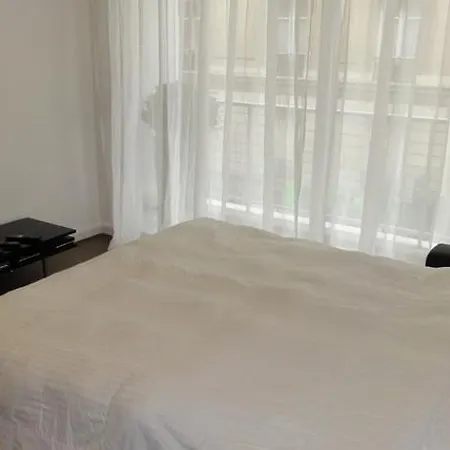 Champs-elysees Apartment